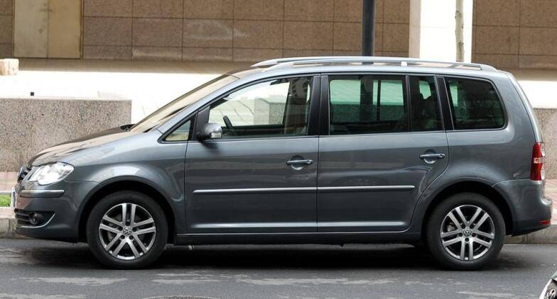 5万多是选13年日产nv200还是09年大众途安,谁更适合家用?