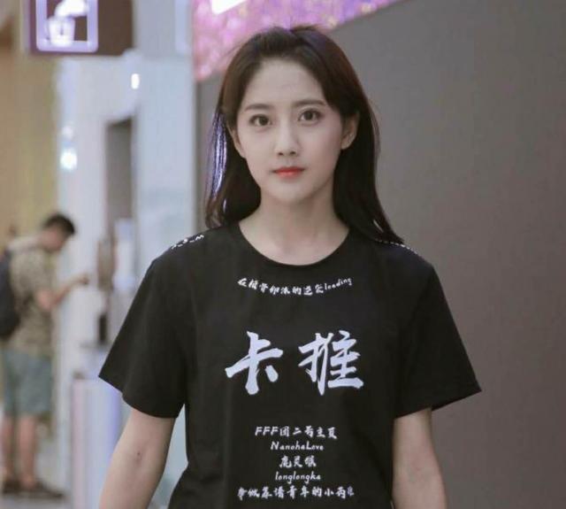 snh48年度总决选中报李艺彤获得第一,没想到她还演过这部剧!