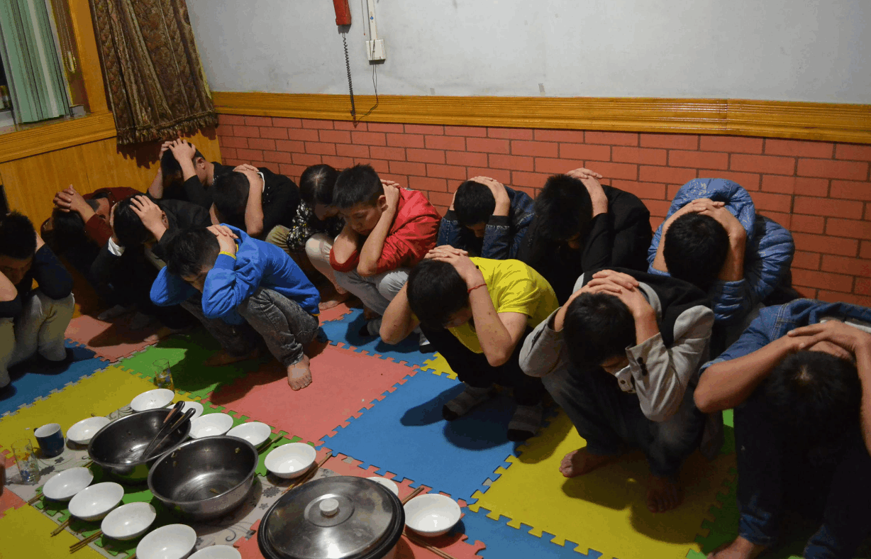 女大学生深陷传销发展下线, 不惜与20多名男子发生关系!