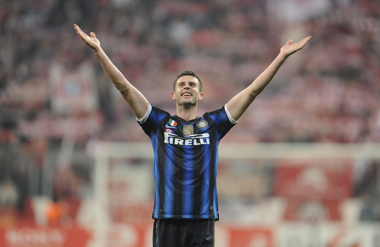 根据建议来一组国际米兰时期的莫塔(thiago motta).