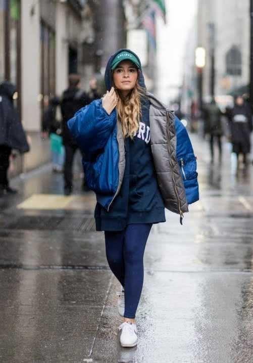 冯提莫穿白色羽绒服配运动裤打扮出学生模样太少女了