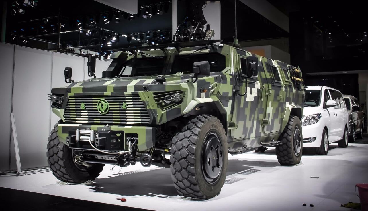 历时5年研发的越野车东风猛士卖80万起,黑鹰直升机可直接吊运