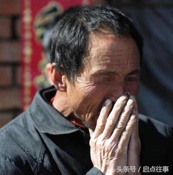 父亲百般阻挠我结婚,去世后在枕头下一封信,我跪地大哭