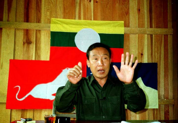 1996年,坤沙在各种打击之下,最终向缅甸政府军投降,而后被软禁在仰光