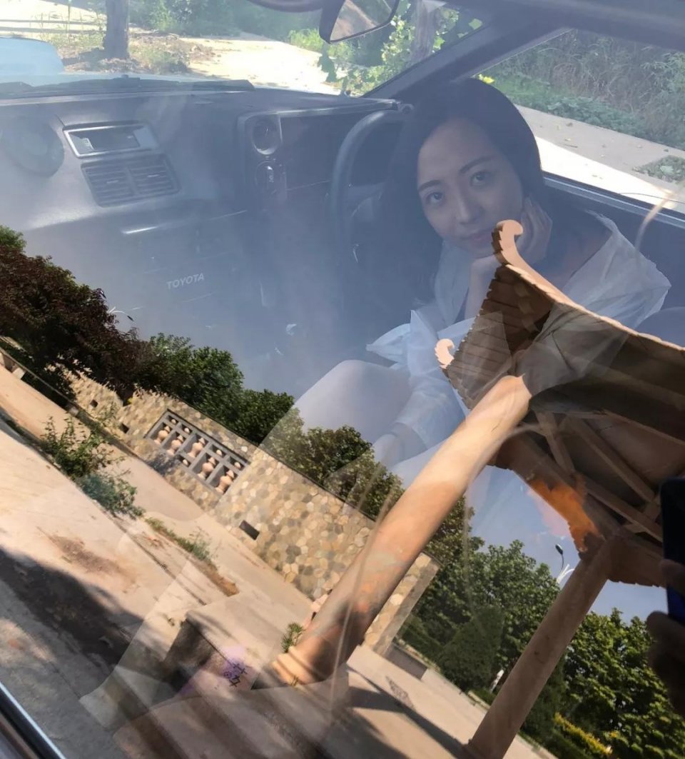 老婆不仅支持自己购买ae86,还变身"上原美佳"来客串车模!