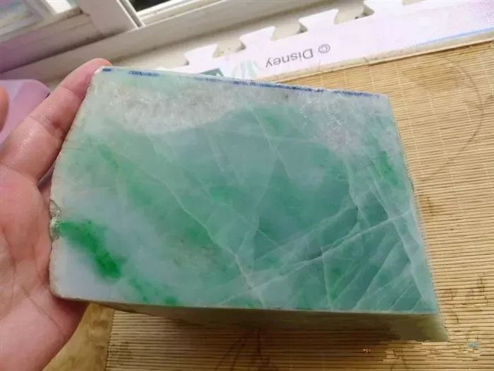 翡翠原石怎么切(翡翠原石怎么切割利用率最大化)