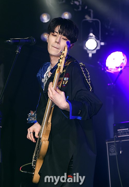 韩国男团the rose初到专辑发售showcase