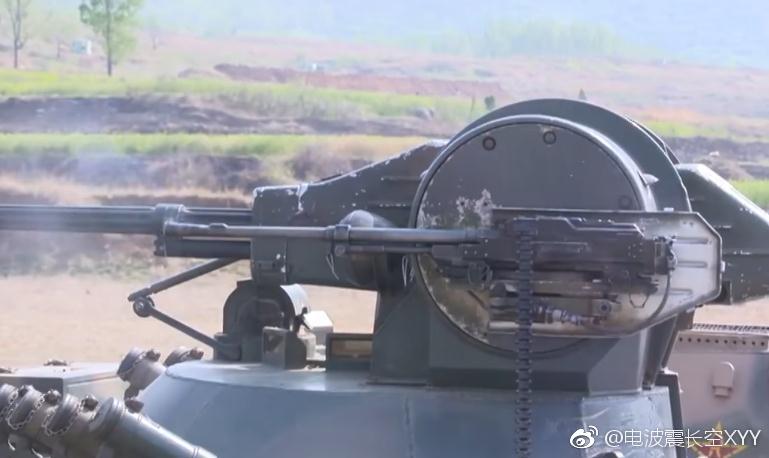 92步战wa314t单人炮塔左侧的86式762mm并列机枪