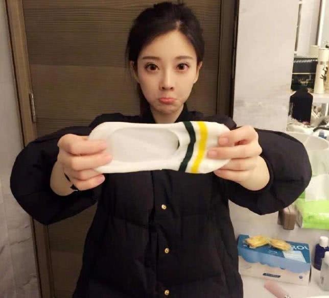 冯提莫代言"杜蕾斯",被问有没有用过,7字回答暴露私生活!