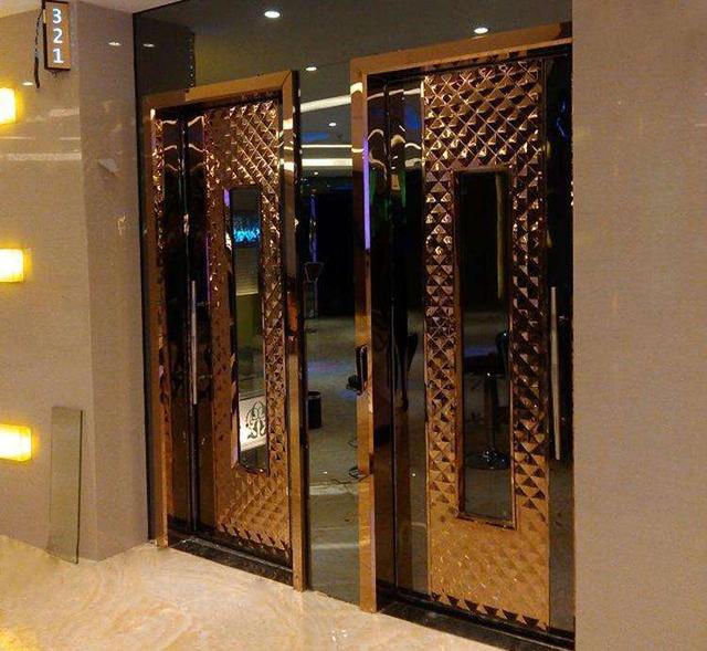 ktv的门为什么都是透明的,而且都不能反锁呢?