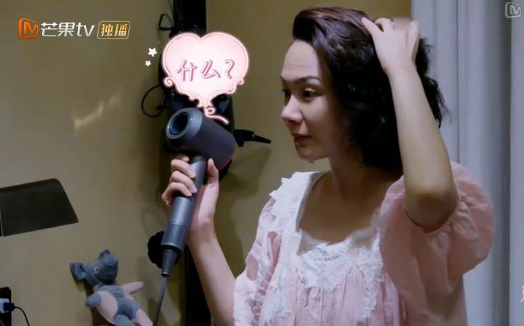 41岁程莉莎首次素颜出镜,皮肤比应采儿白,比素颜的颖儿耐看