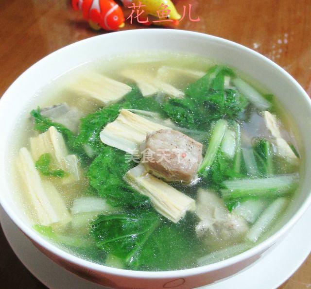 腐竹小白菜排骨汤,清新爽口有营养,鲜到掉眉毛