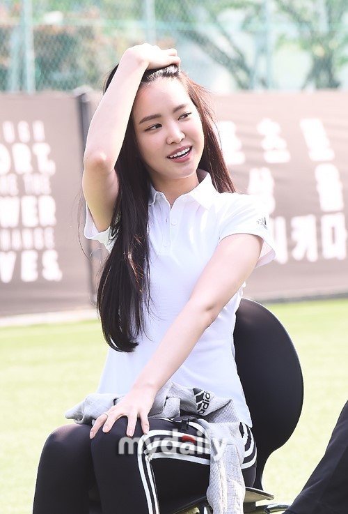 12/ 15韩国女艺人孙娜恩首尔出席公益活动13/ 15韩