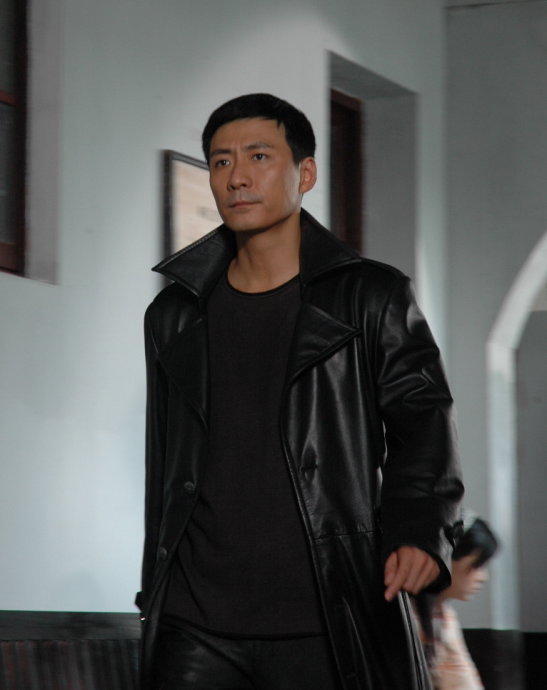 她坚持拍戏,后来和丈夫离婚了,但是对于李婷患病的事情张子健并不知情