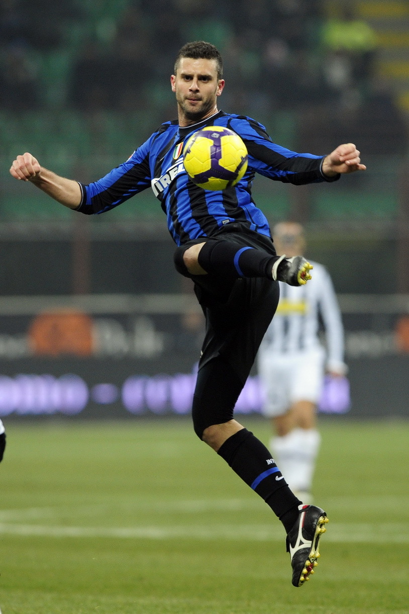 根据建议来一组国际米兰时期的莫塔(thiago motta).