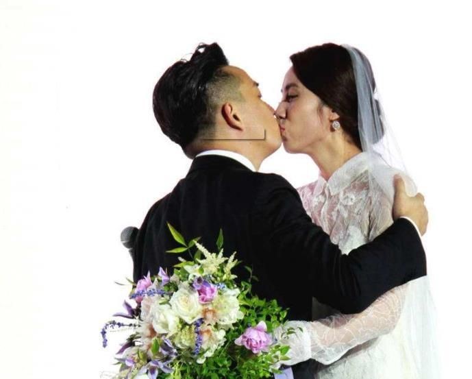 何炅亲自主持的五场婚礼,每场都是重量级,不愧是何老师!