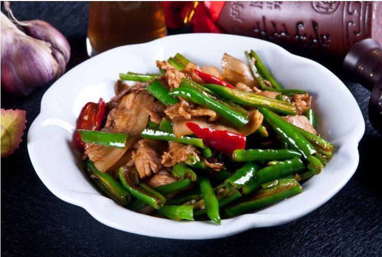 辣椒炒肉有窍门只要掌握这招肉质滑嫩有嚼劲上桌就抢光