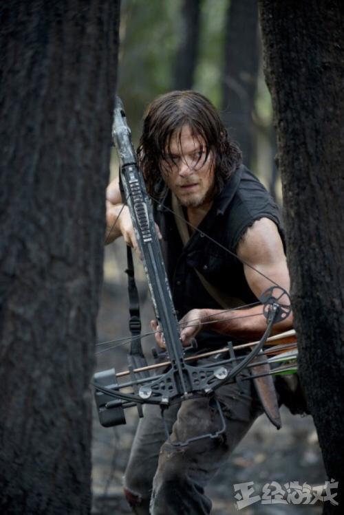 达里尔·迪克森(daryl dixon)是一个追踪者,他也非常熟练于野外生存