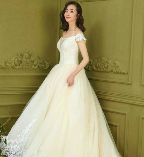 杨蓉,天生丽质,身姿曼妙,像从画中走出来的一样,仙气飘飘