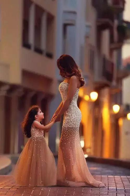 老婆和小情人撞衫…这画面太美了!