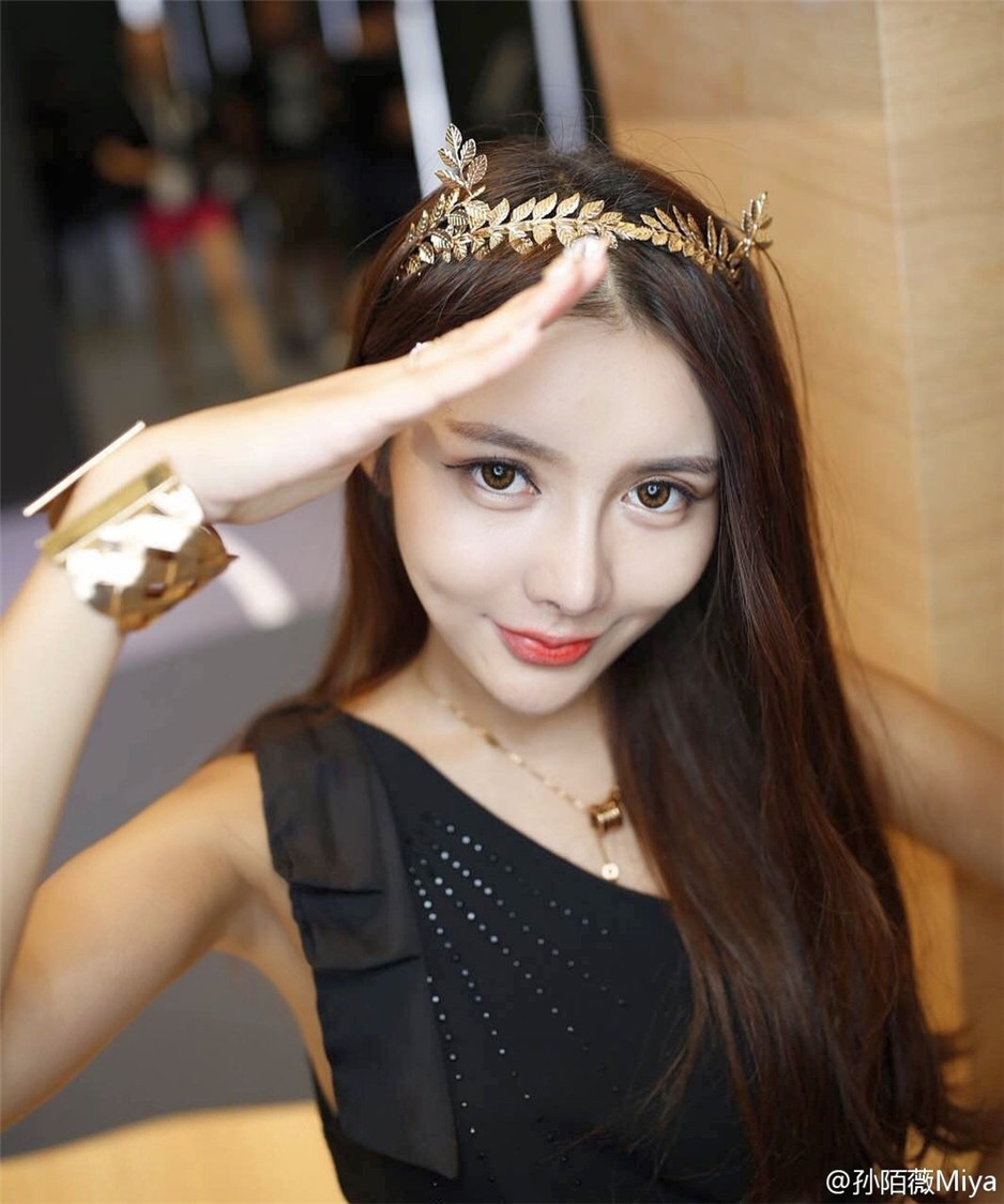 90后女生孙陌薇miya清纯生活照