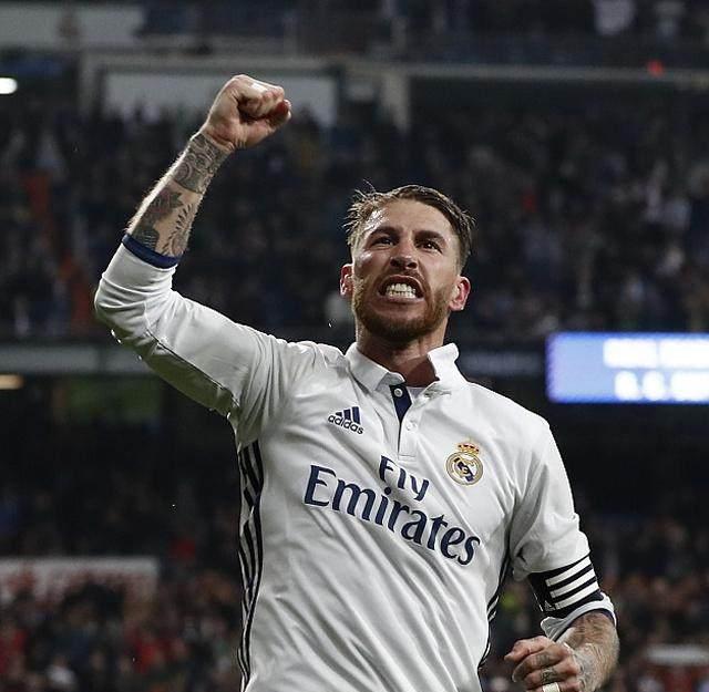 英格兰球迷对最讨厌的塞尔吉奥·拉莫斯发出嘘声!