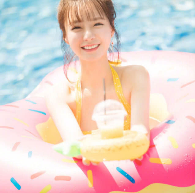 沈梦辰晒泳装照宛若小仙女,网友:上围实力抢镜!