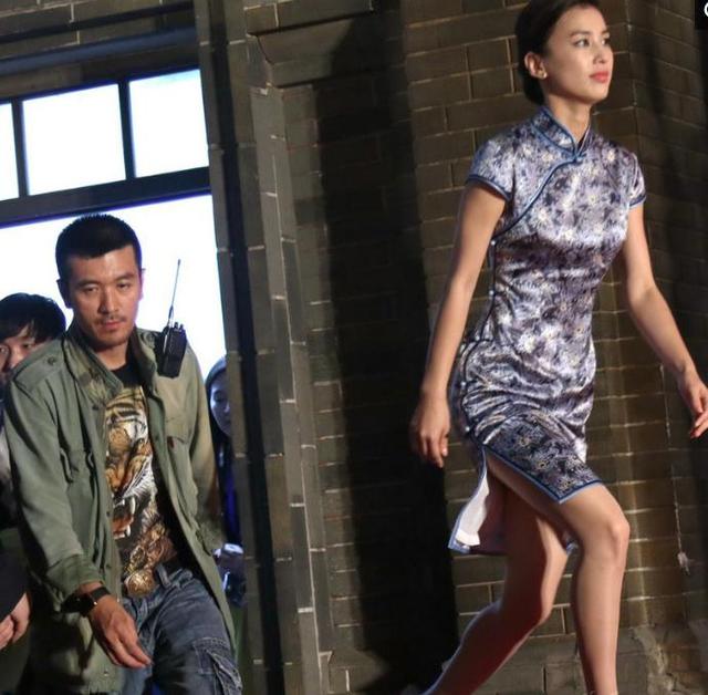 黄圣依身穿旗袍裙出席活动,气质出众,美若天仙|黄圣依|功夫|旗袍裙