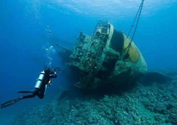 中国从深海捞上10艘沉船,发现大批中国文物,英国:归还给我们