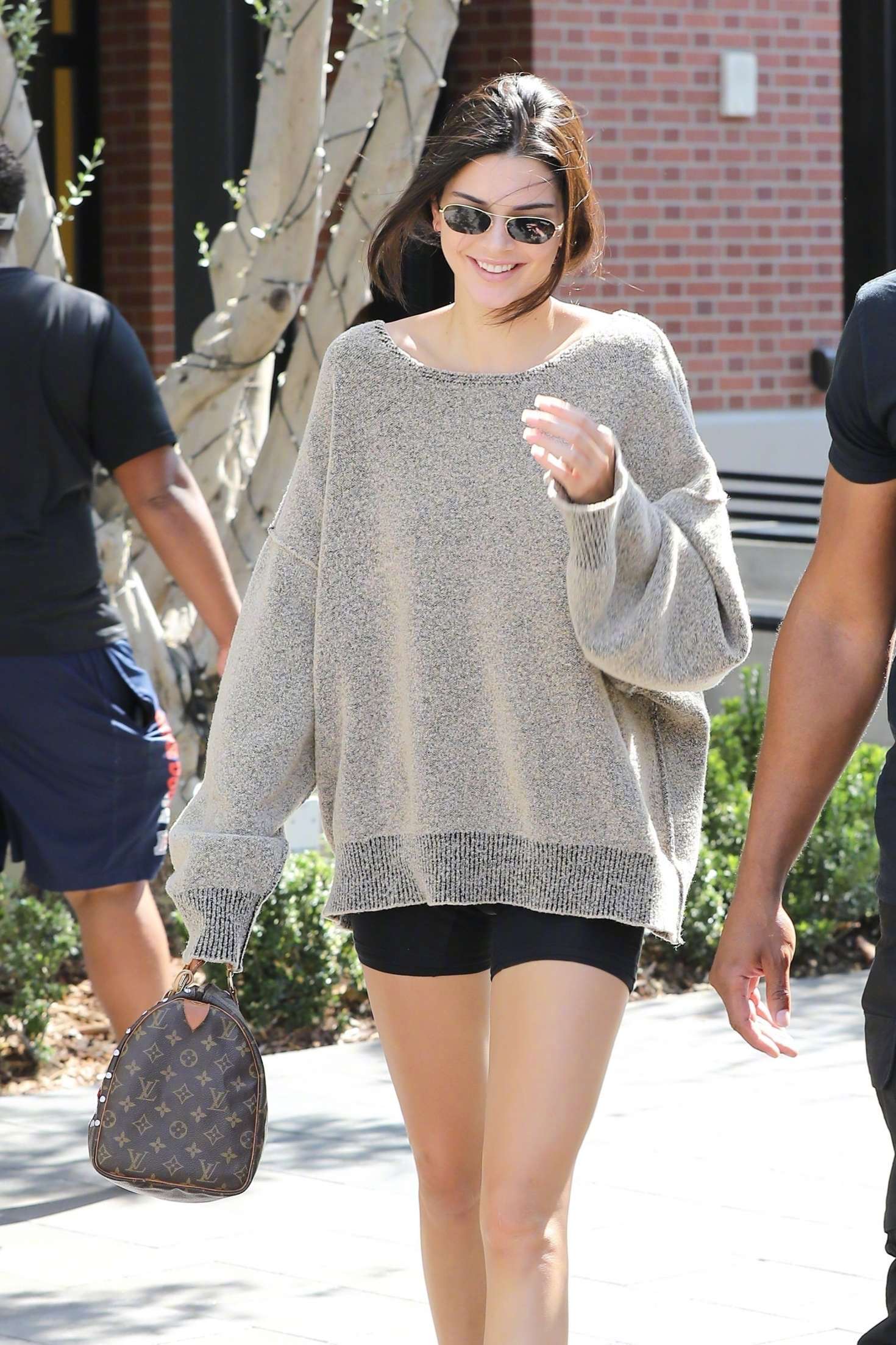 当地时间7月20日,肯豆kendall jenner 在calabasas 外出的街拍_新浪