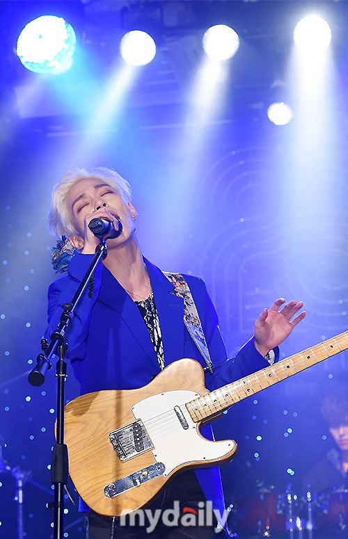 韩国男团the rose初到专辑发售showcase