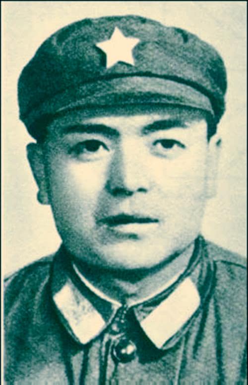 对越反击战,他开坦克杀敌战斗到死,如今唯一的女儿也参军|李德贵|坦克