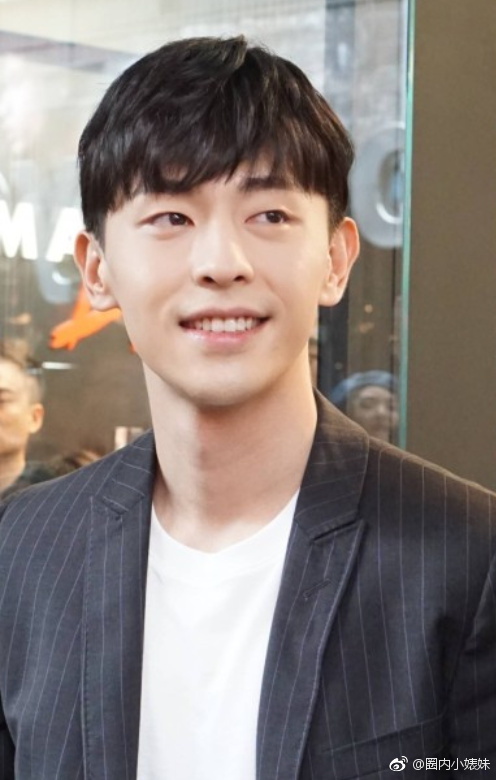 邓伦今天成都活动的生图,呜呜呜也太帅了,北北的皮肤真的好好哇