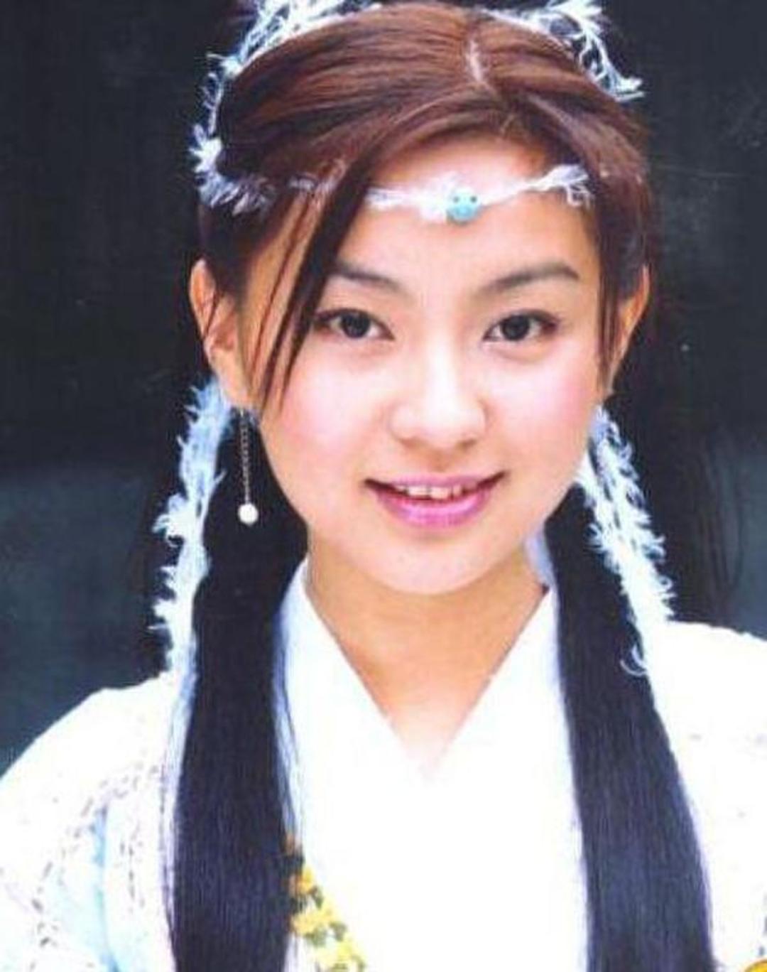 《倚天屠龙记》小昭嫁鞋业大亨生双胞胎,如今41岁冻龄颜值惊人