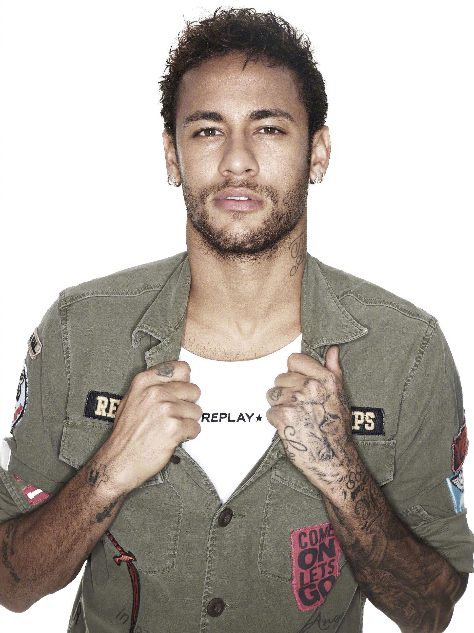 巴西球星内马尔身着 replay hyperflex系列牛仔裤