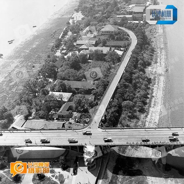 珍贵老照片穿越橘子洲大桥46年光与影,这里有长沙人永远的乡愁