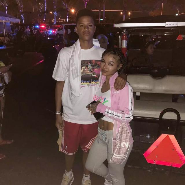 奥尼尔晒出自己的小儿子.