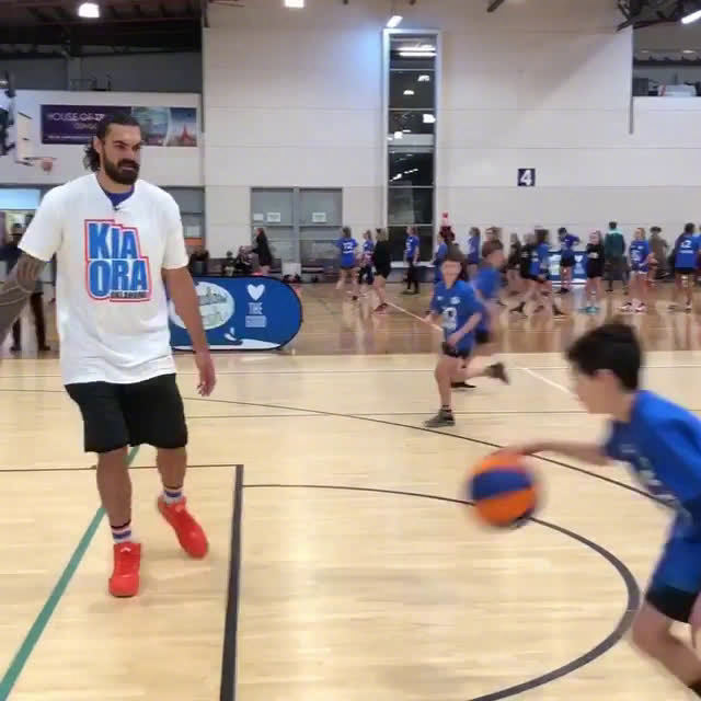 NBA2k18手游:姚明率领的退役球员vs前雷霆三