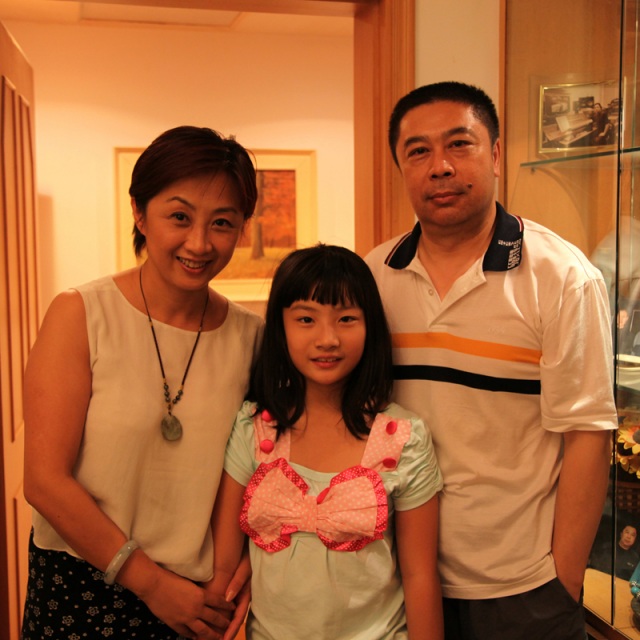 守8年,冒风险生下一女,今女儿才华出众|央视主持人|女儿|姐姐_新浪网