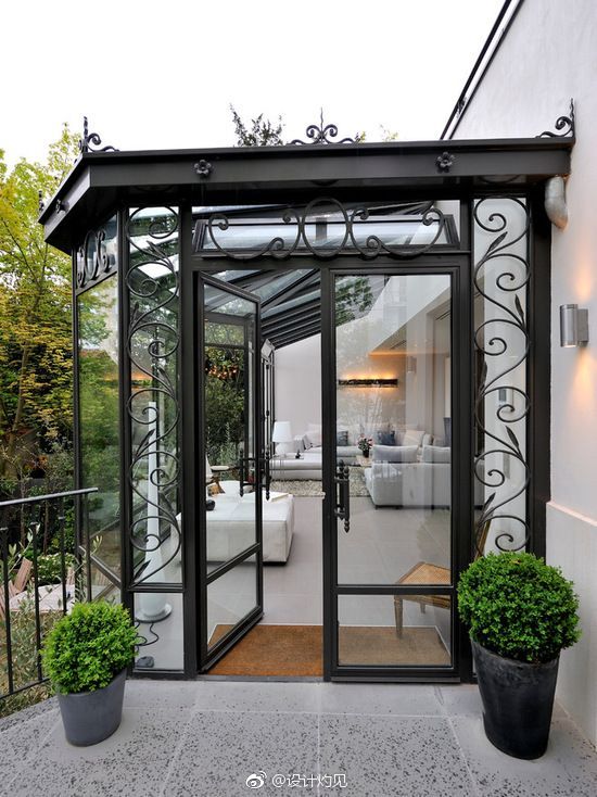 阳光房也称为玻璃房,外文名:winter garden