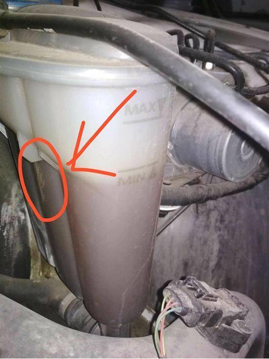 奥迪a4l防冻液水壶开裂 质量堪忧