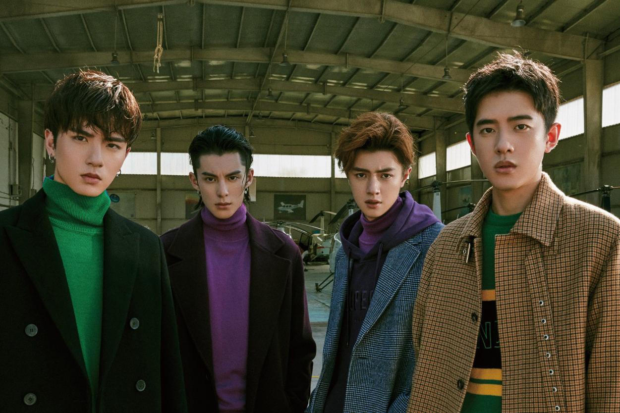 冲上云霄!新f4曝光封面大片 酷炫十足