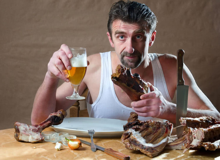 德国人大口喝酒大口吃肉,和中国人的做法有何不同,看完就明白了