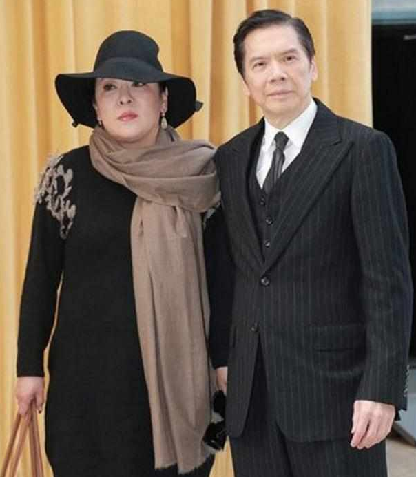 向华强前妻因李小龙与他离婚,如今前妻与向太关系融洽啊!