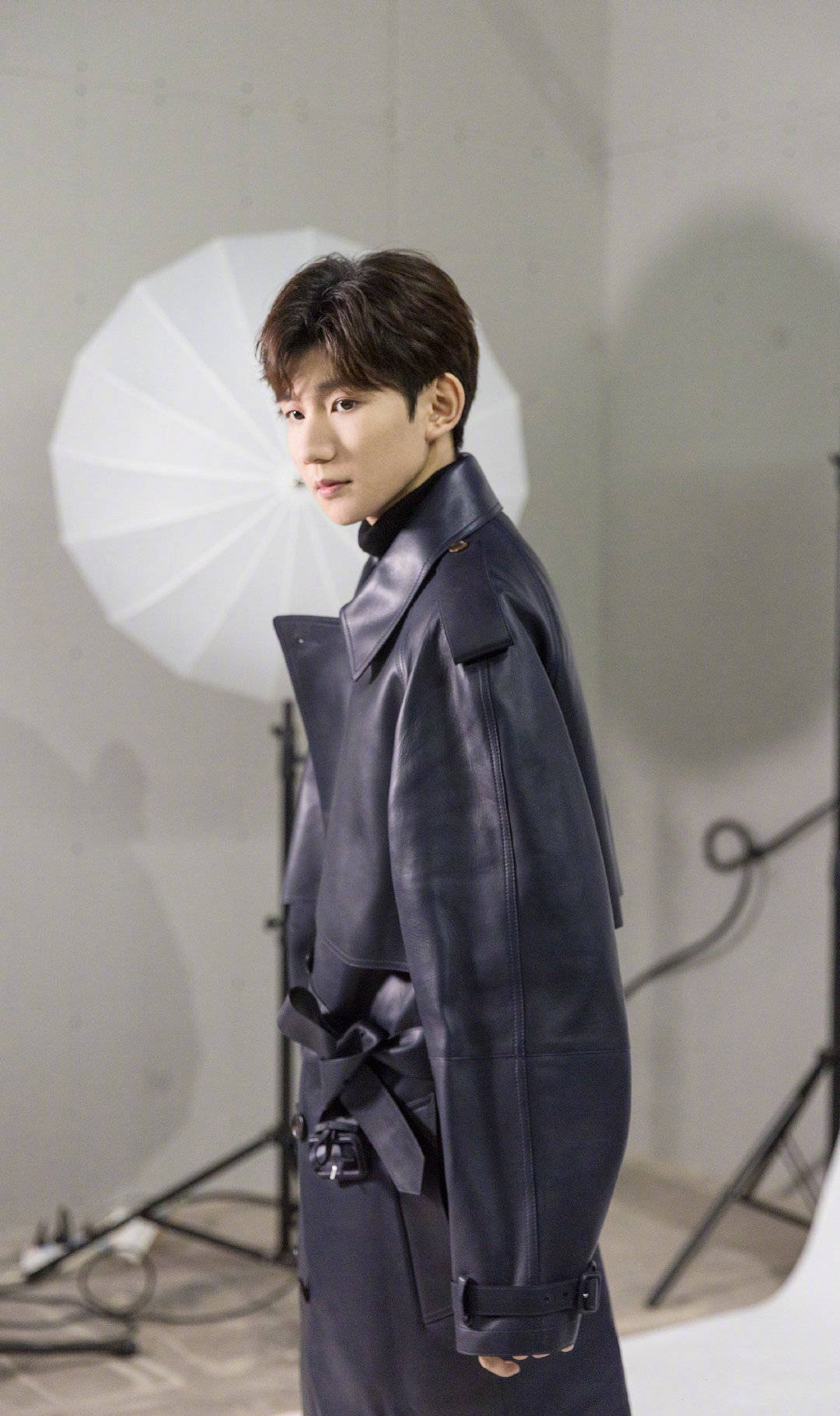 王源明星大侦探定妆照来袭