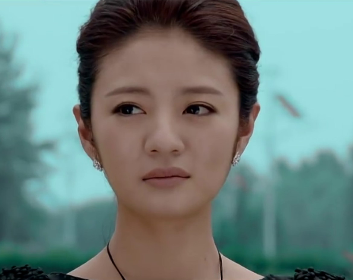 如何评价安以轩的这种眼神