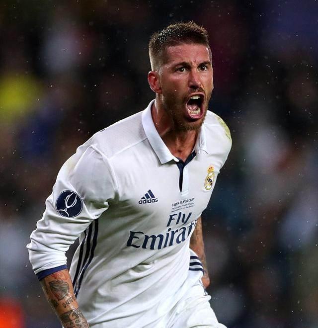 英格兰球迷对最讨厌的塞尔吉奥·拉莫斯发出嘘声!