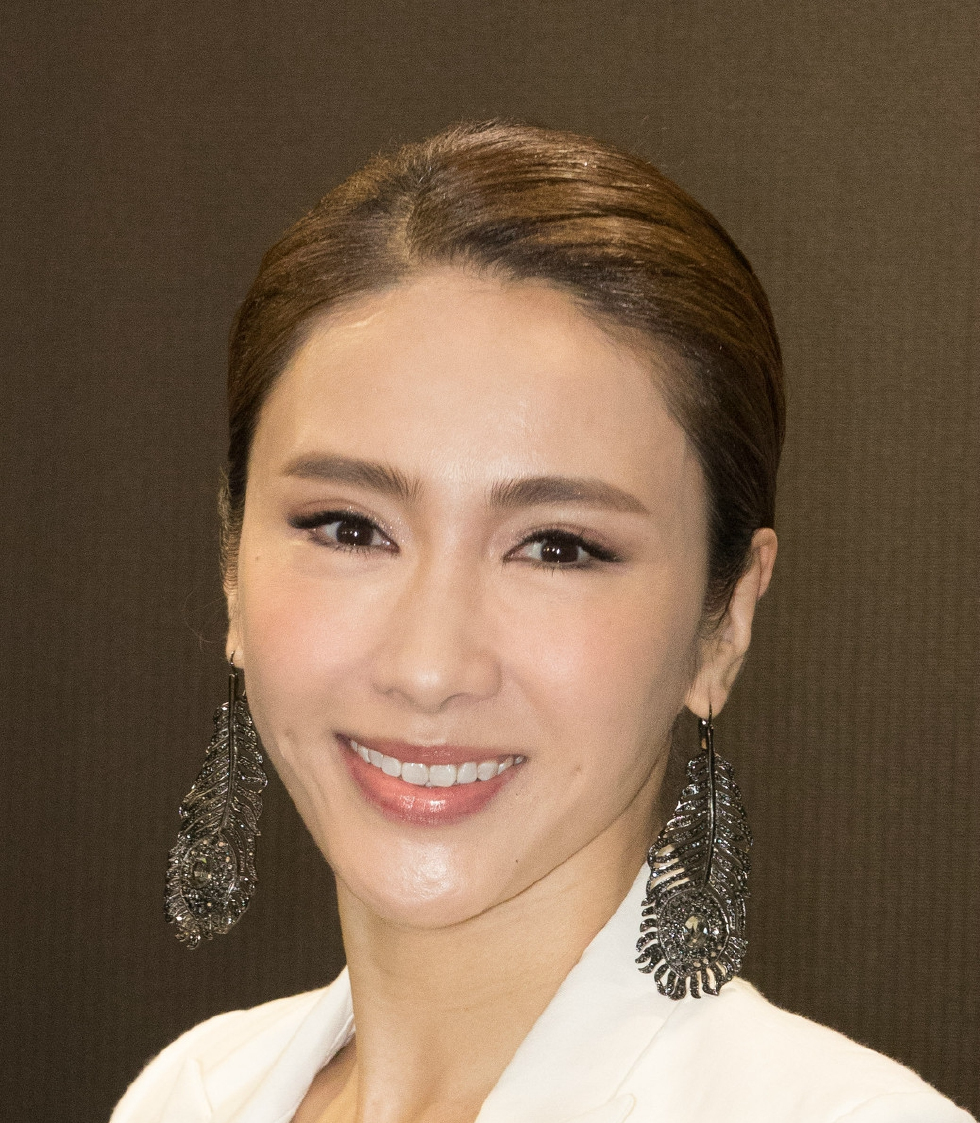 蔡少芬7岁女儿和黎姿8岁女儿,差距一目然,输的不是一个惨字