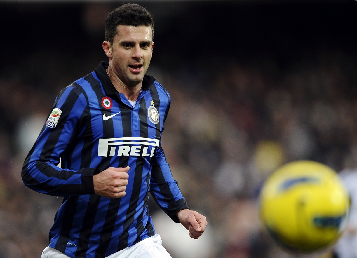 根据建议来一组国际米兰时期的莫塔(thiago motta).