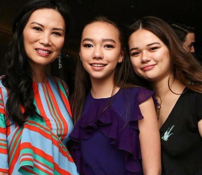 邓文迪女儿近照曝光,身材火辣颜值高,网友喊话求出道